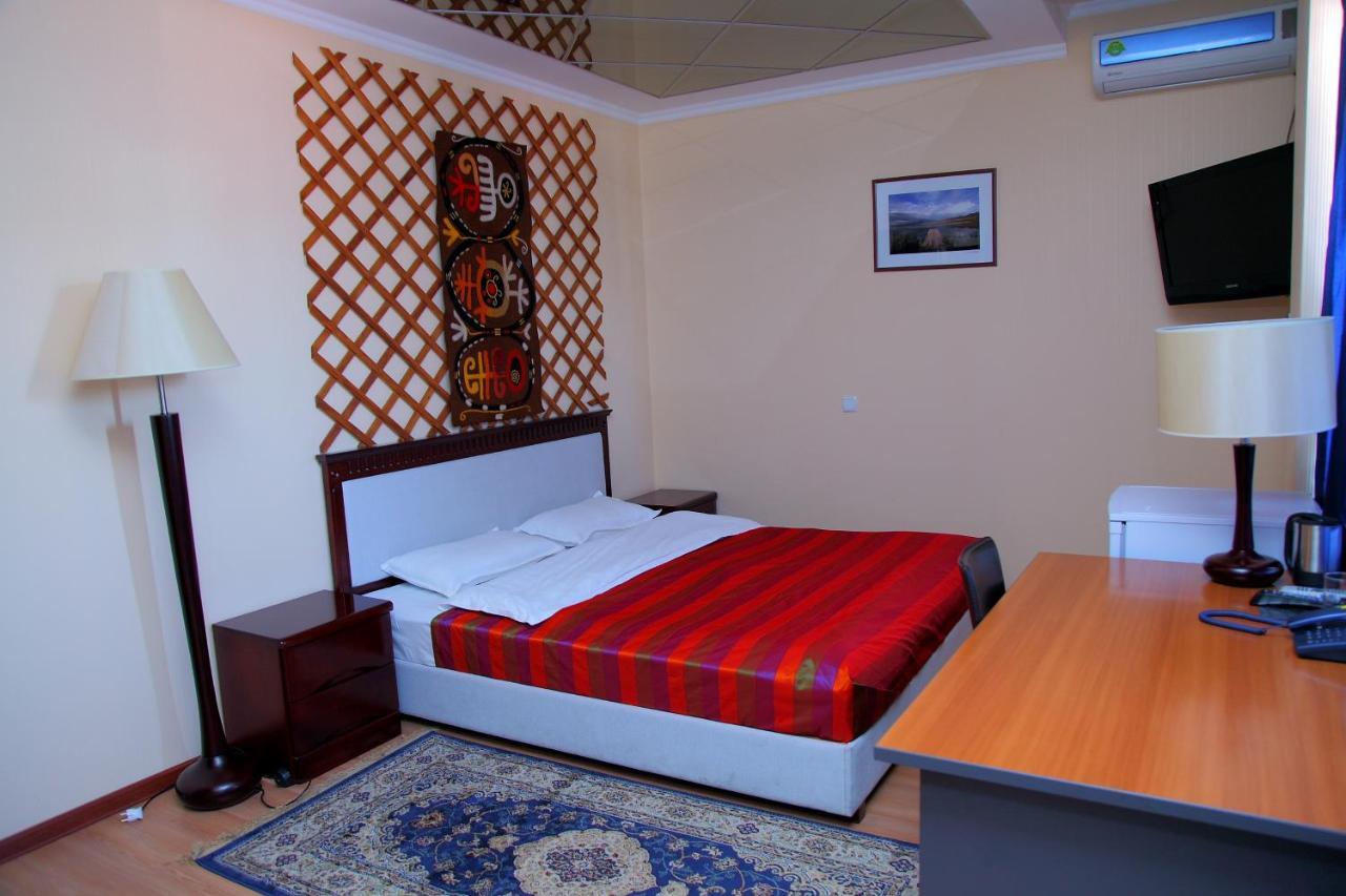 Tian-Shan Hotel Bishkek Exterior foto